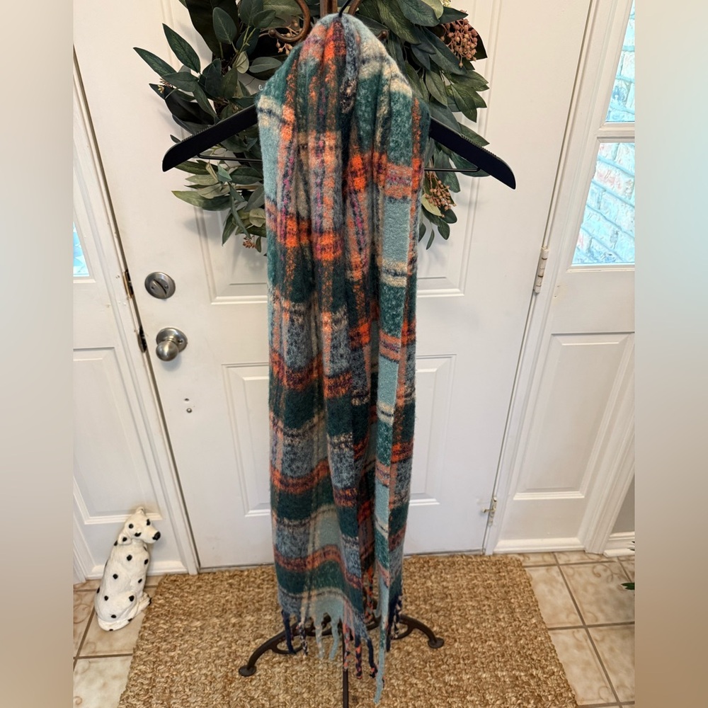 NWT Old Navy Brushed Scarf Soft Plaid Long Scarf with Fringe OS - Picture 6 of 10